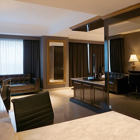 Myko Hotel & Convention Center Makassar Esterno foto