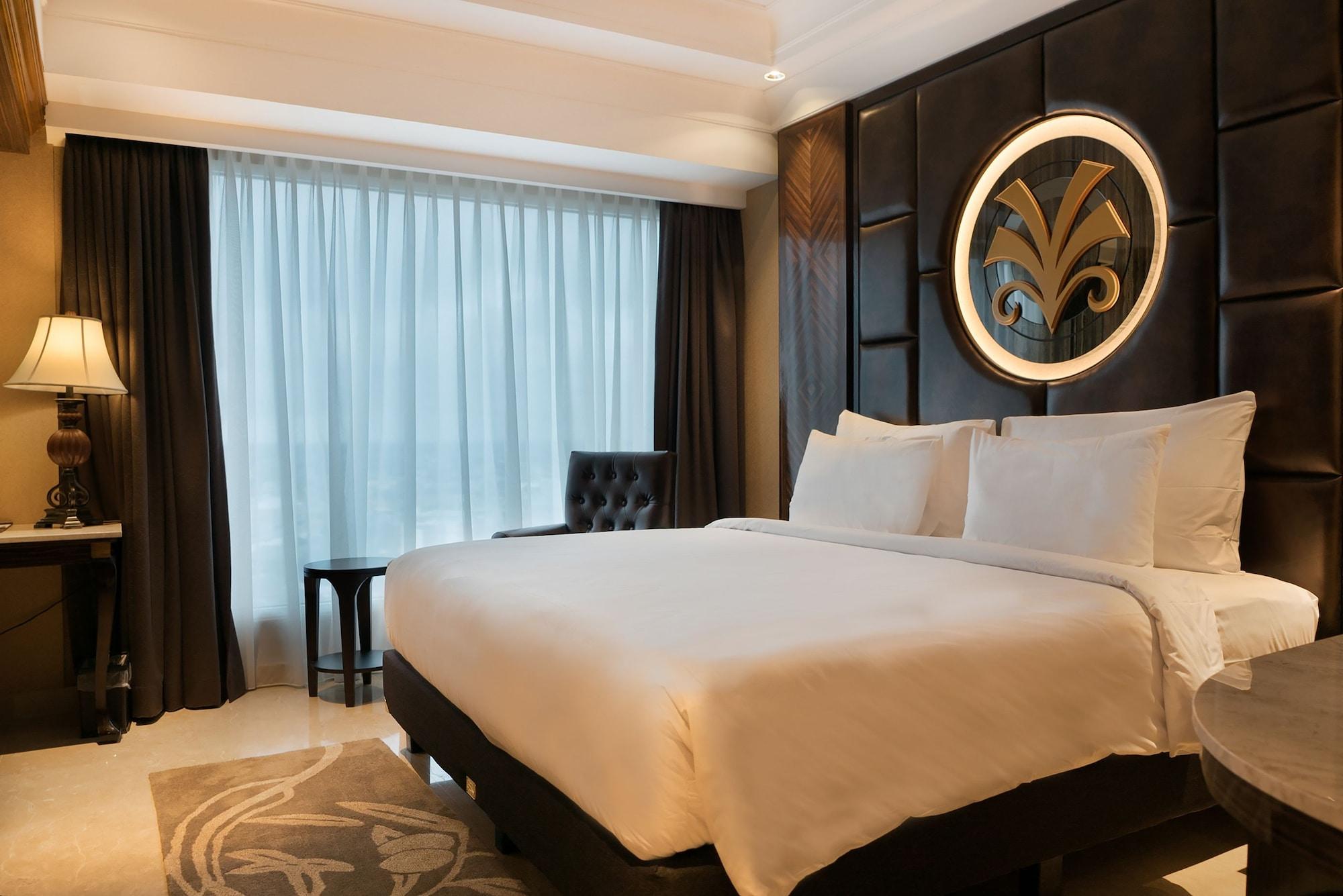 Myko Hotel & Convention Center Makassar Esterno foto