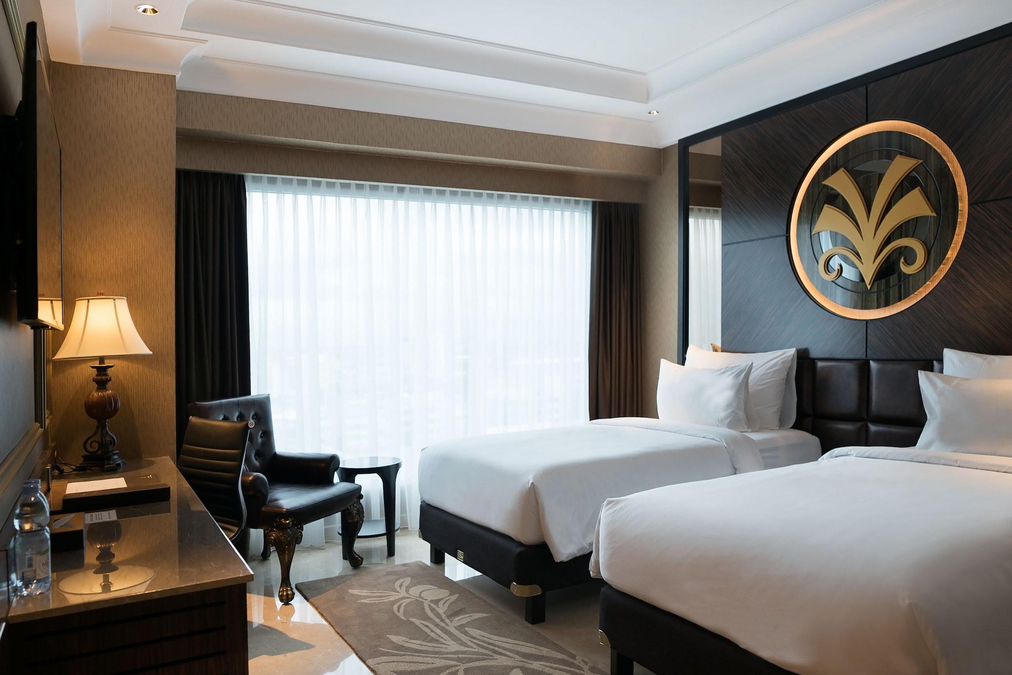 Myko Hotel & Convention Center Makassar Esterno foto