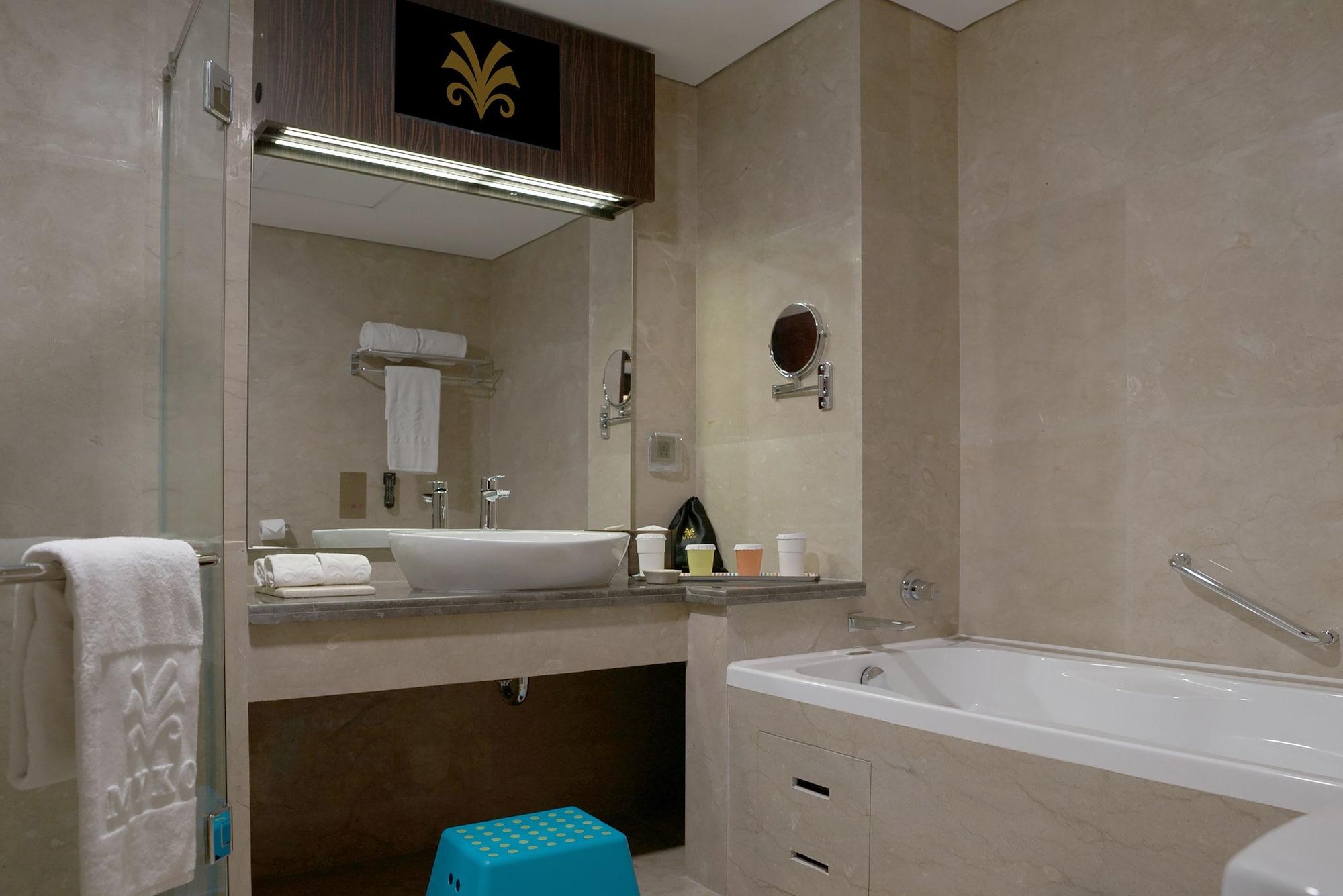 Myko Hotel & Convention Center Makassar Esterno foto