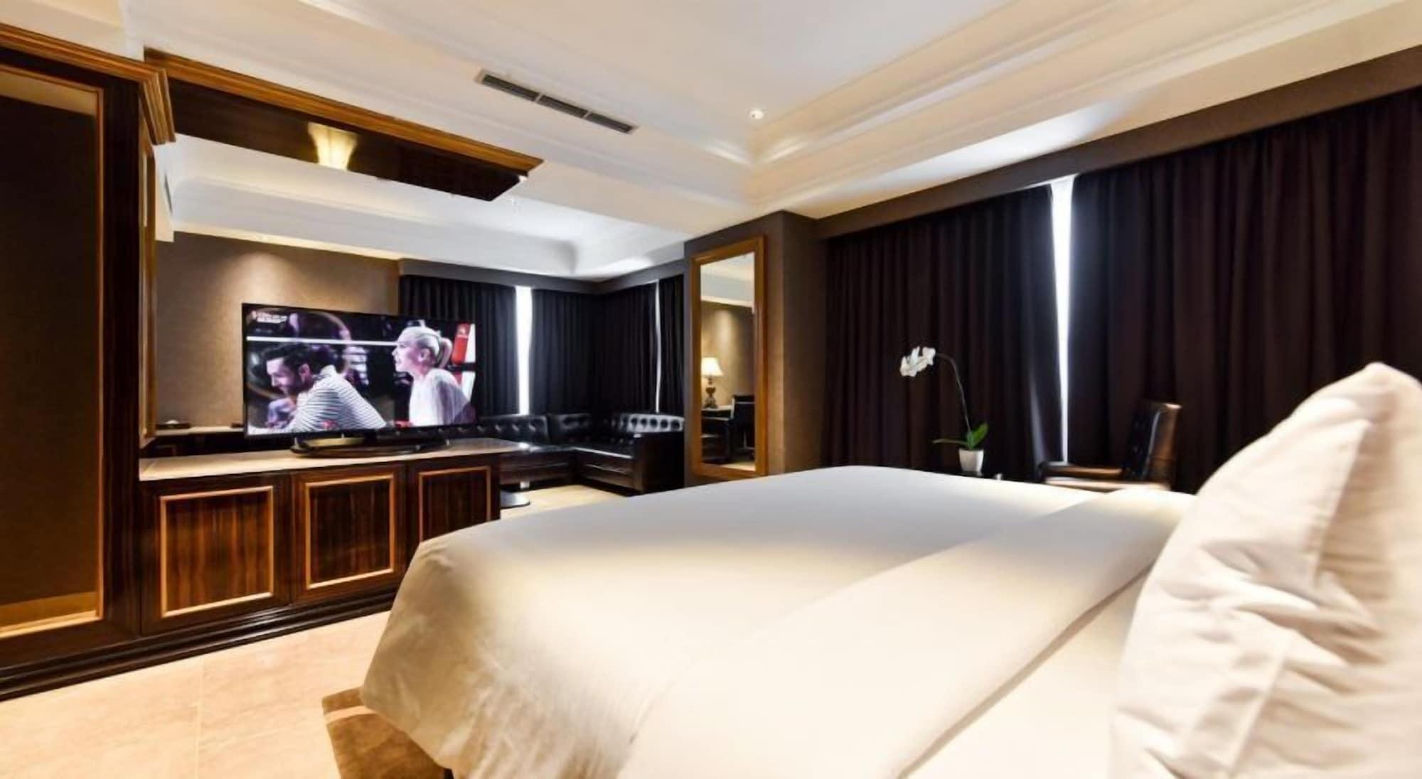 Myko Hotel & Convention Center Makassar Esterno foto