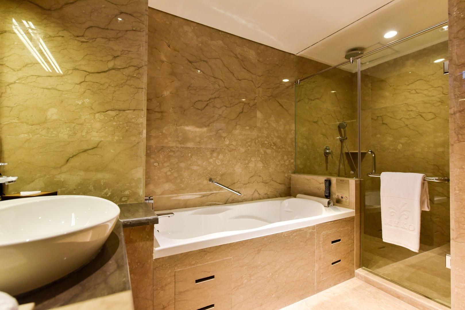 Myko Hotel & Convention Center Makassar Esterno foto