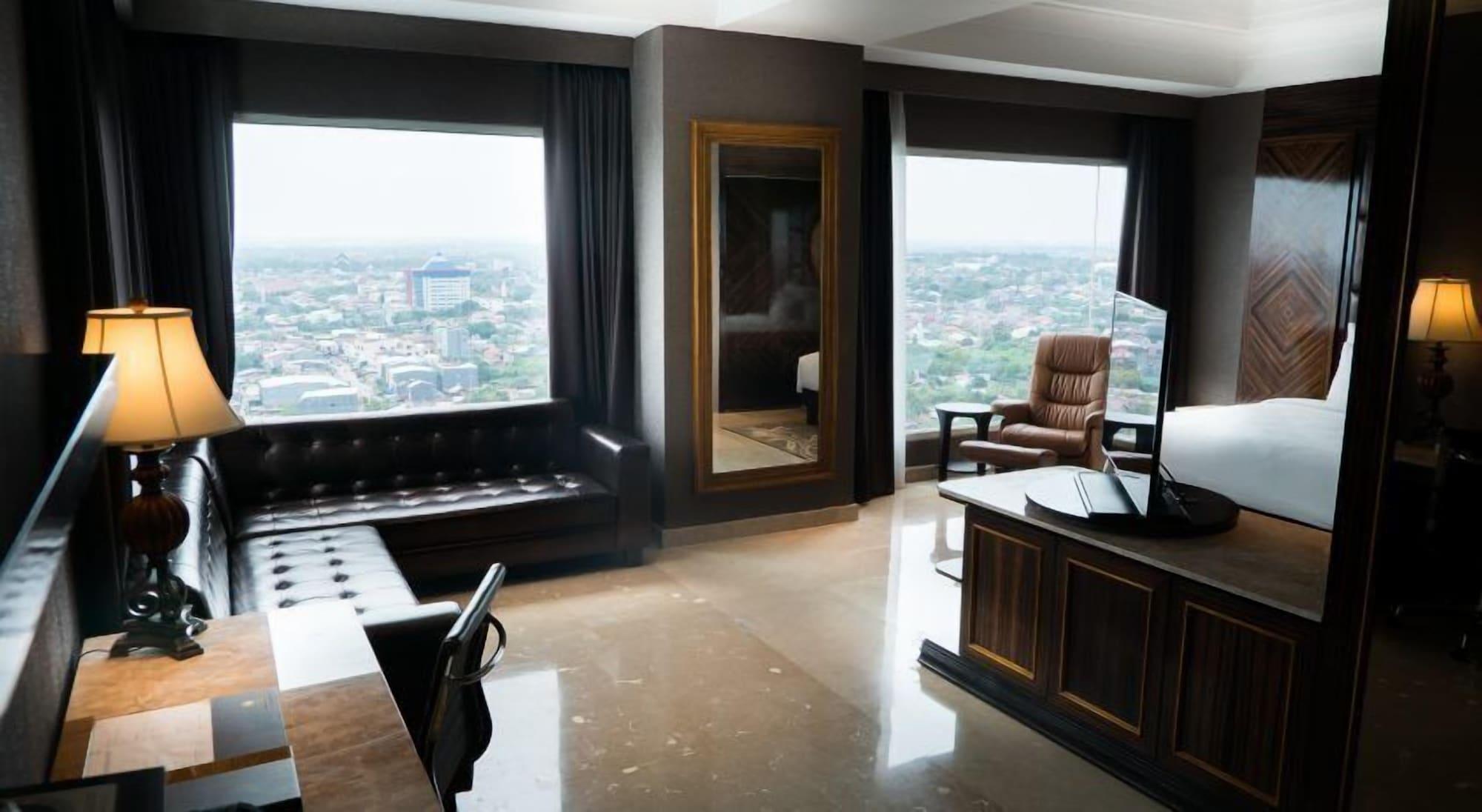 Myko Hotel & Convention Center Makassar Esterno foto