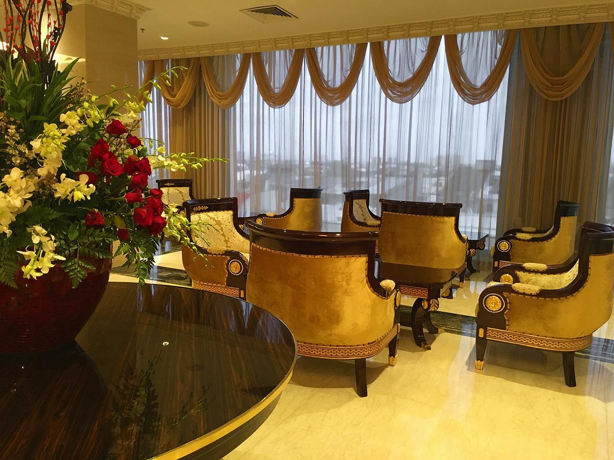 Myko Hotel & Convention Center Makassar Esterno foto