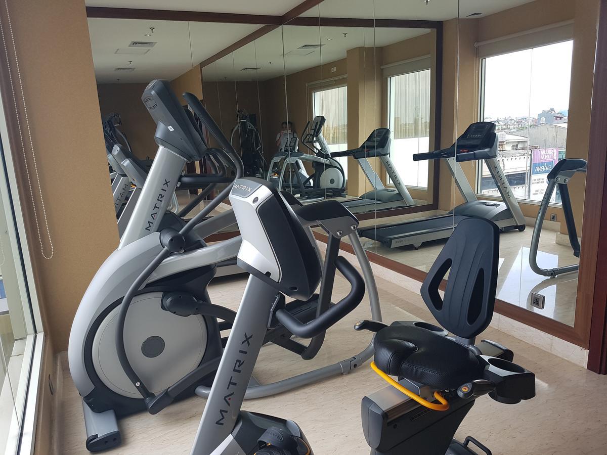 Myko Hotel & Convention Center Makassar Esterno foto