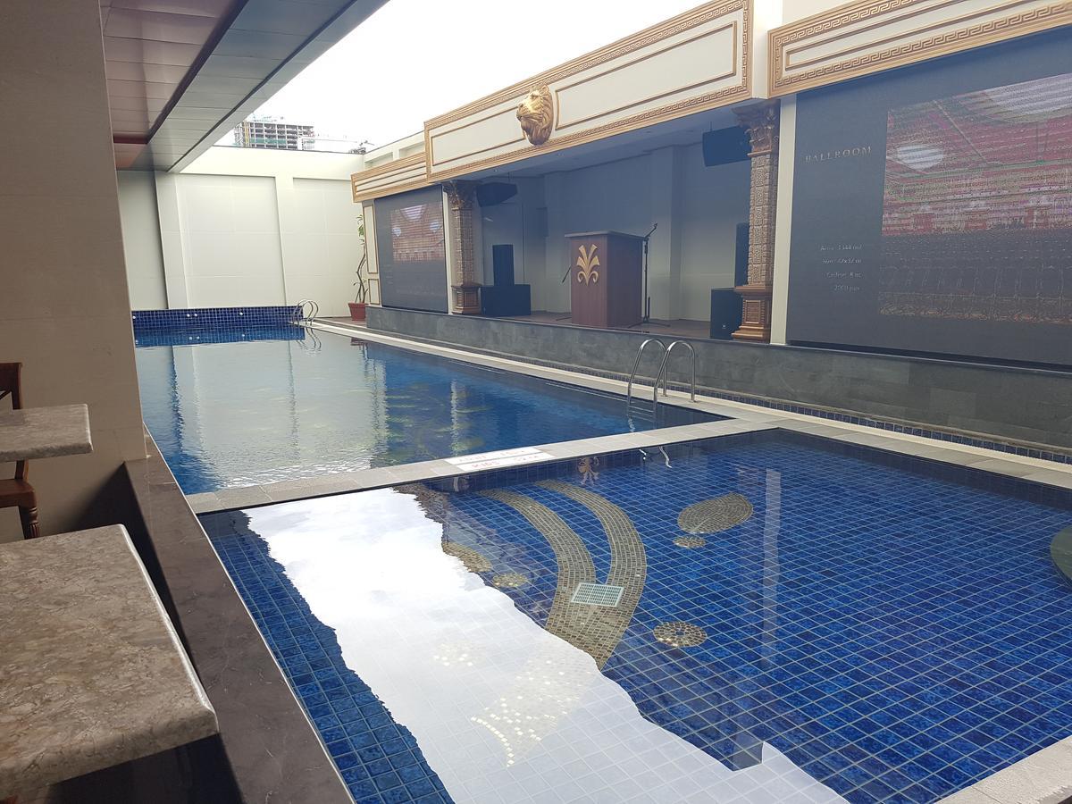 Myko Hotel & Convention Center Makassar Esterno foto