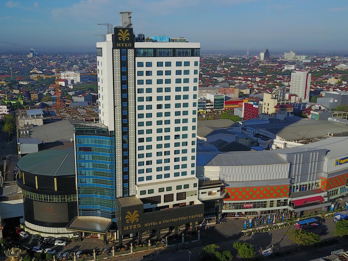 Myko Hotel & Convention Center Makassar Esterno foto
