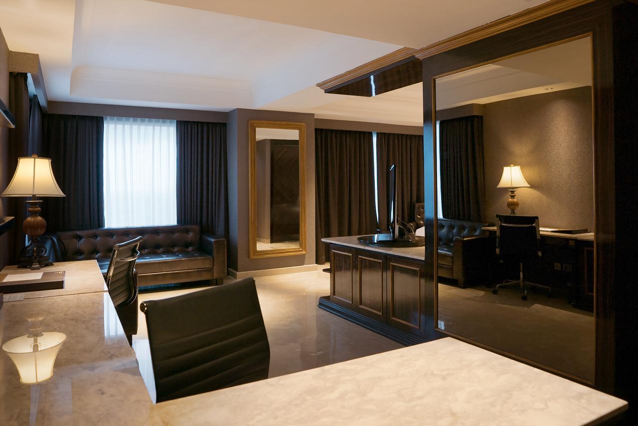 Myko Hotel & Convention Center Makassar Esterno foto