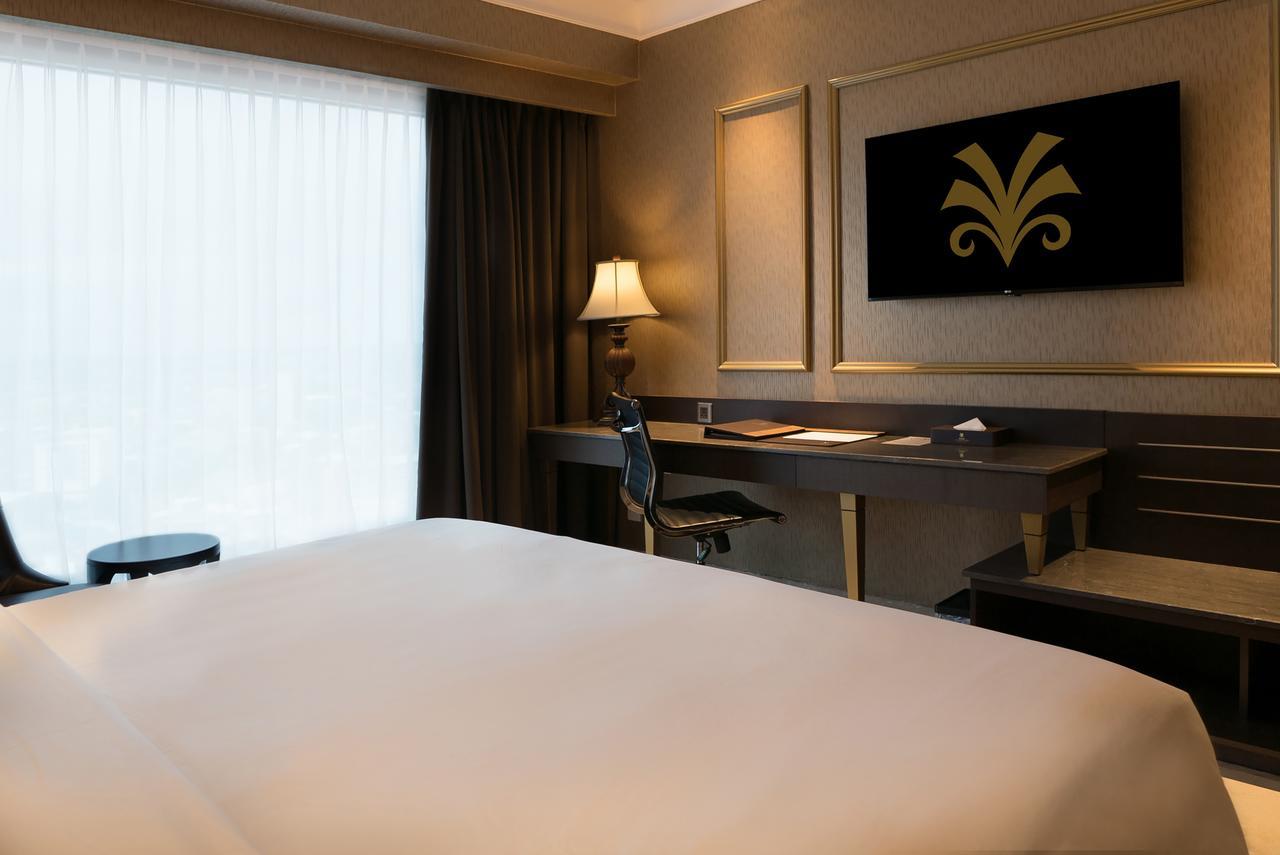 Myko Hotel & Convention Center Makassar Esterno foto