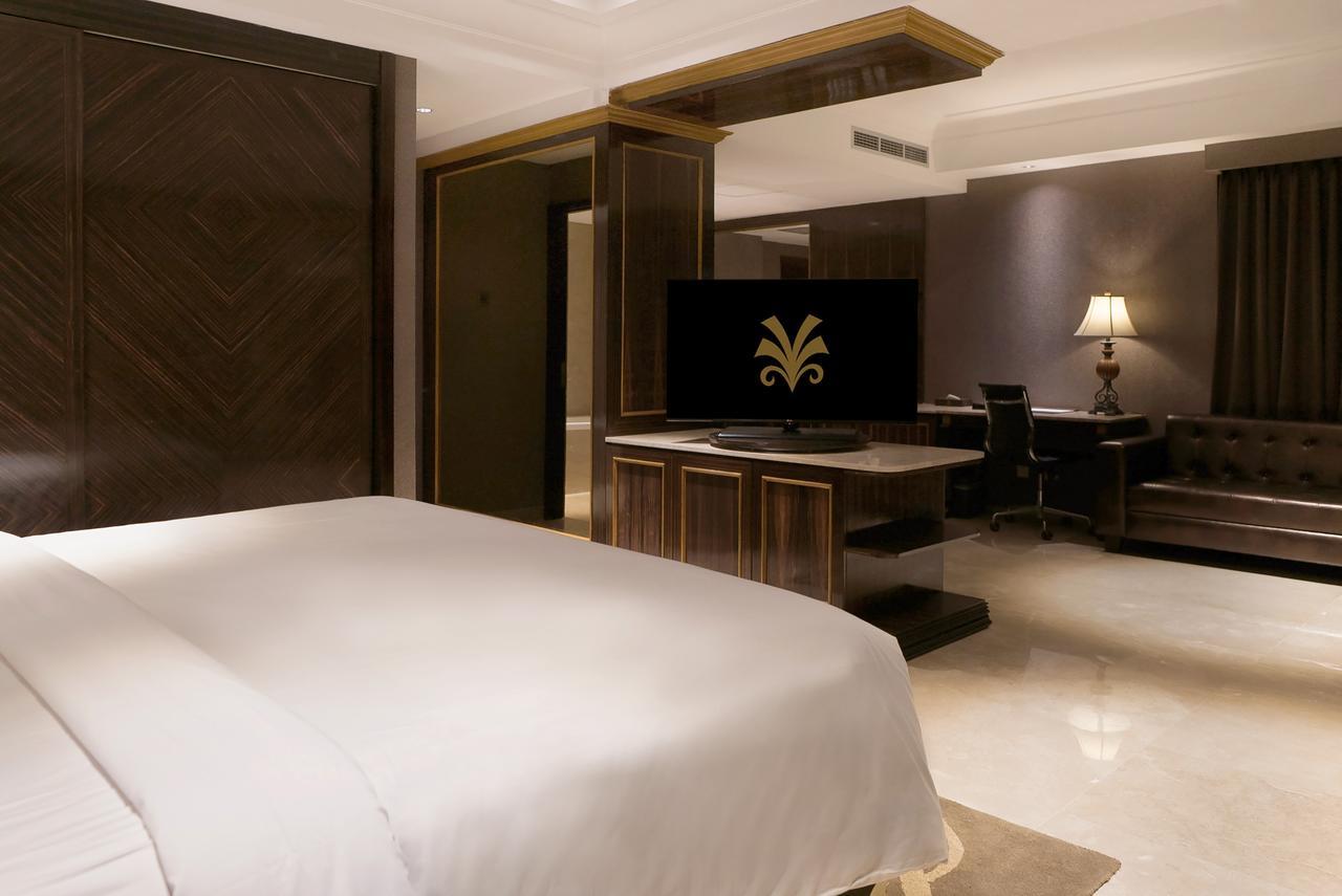 Myko Hotel & Convention Center Makassar Esterno foto