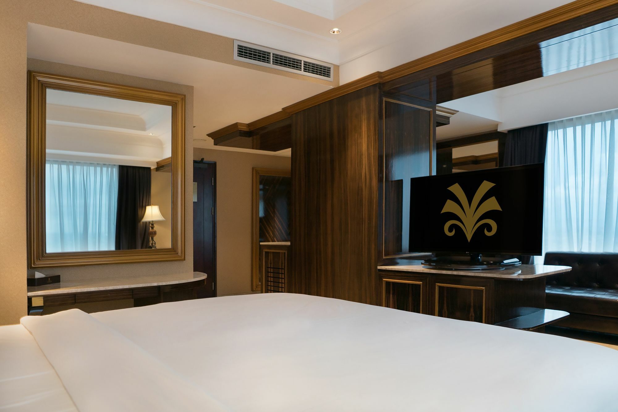 Myko Hotel & Convention Center Makassar Esterno foto