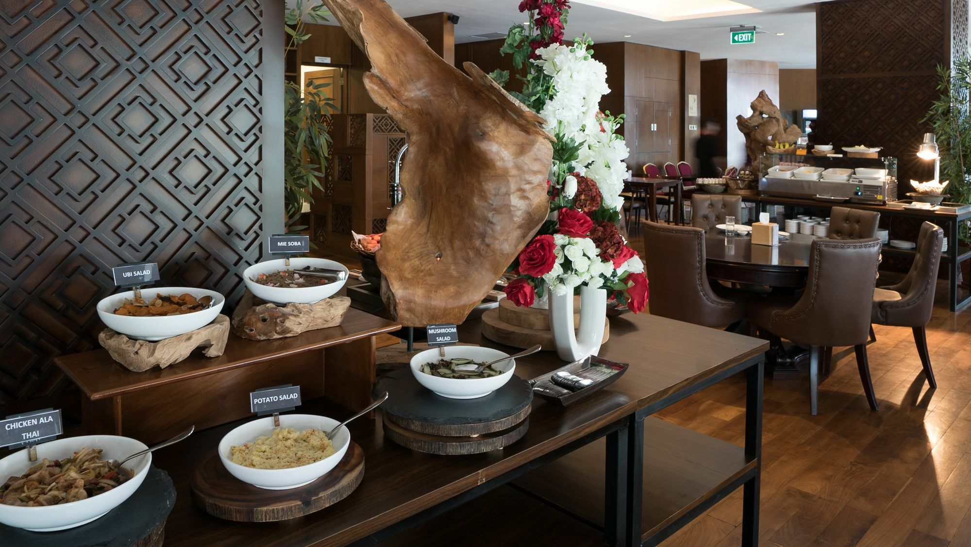 Myko Hotel & Convention Center Makassar Esterno foto